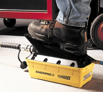 Enerpac pneumatische hydrauliek pomp 700 bar