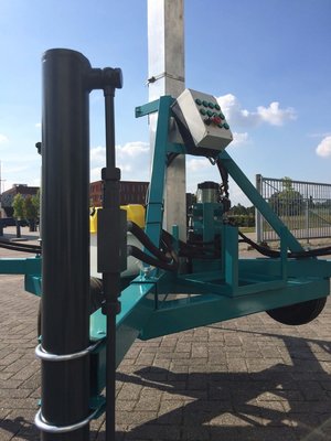 Hydraulische telescopische mast inclusief steunpoten
