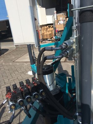 Hydraulische telescopische mast inclusief steunpoten