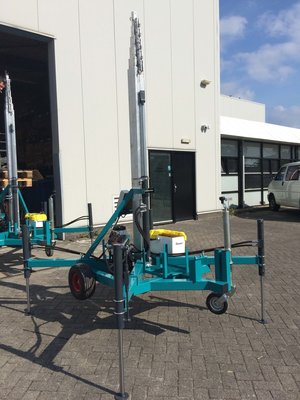 Hydraulische telescopische mast inclusief steunpoten