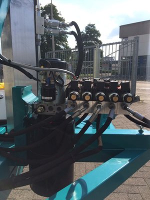 Hydraulische telescopische mast inclusief steunpoten
